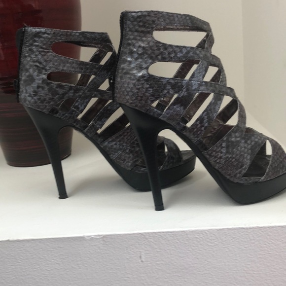 Sandals - Picture 3 of 4